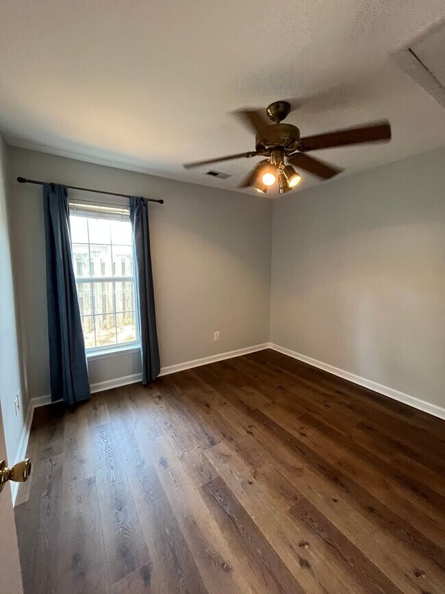 Building Photo - Discover this well-maintained 3-bedroom, 2-bath home in Wilmington, NC