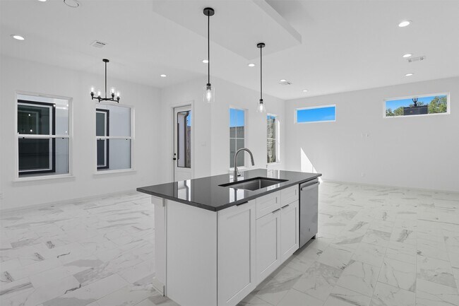 Building Photo - 2924 El Fenice Ln