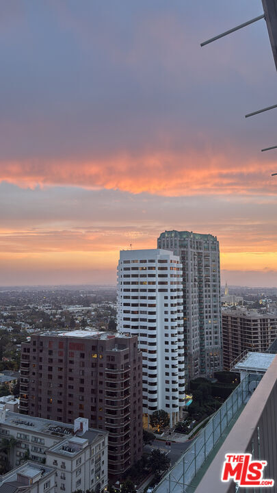 Building Photo - 10501 Wilshire Blvd