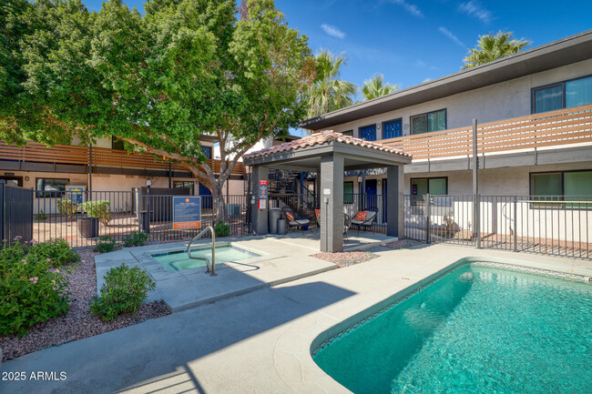Primary Photo - 5225 E Thomas Rd