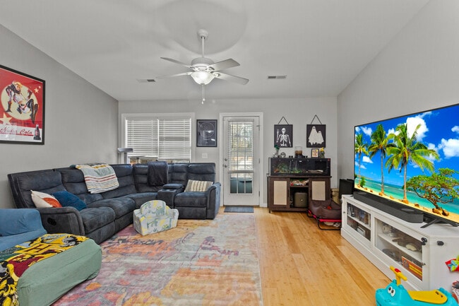 Building Photo - 1710 Charles St