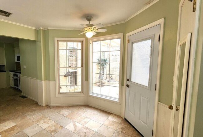 Building Photo - 3 Bed 2 Bath Townhome in Lakehurst Add NW OKC