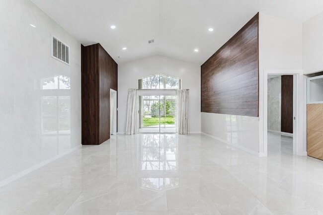 Building Photo - 7512 Eagle Point Dr