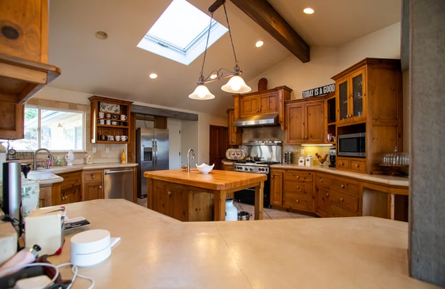 Building Photo - Janin Acers - Pool - Pet Friendly - FURNISHED OR UNFURNISHED