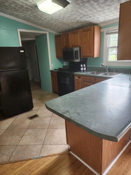 Kitchen - 246 King Dr