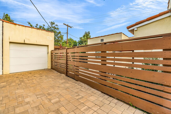 Building Photo - 5182 Ellenwood Dr