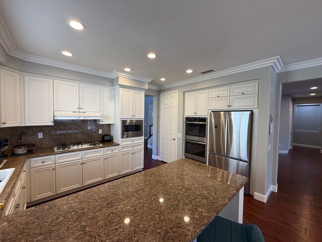 Building Photo - Lovely home in desirable Moorpark neighborhood