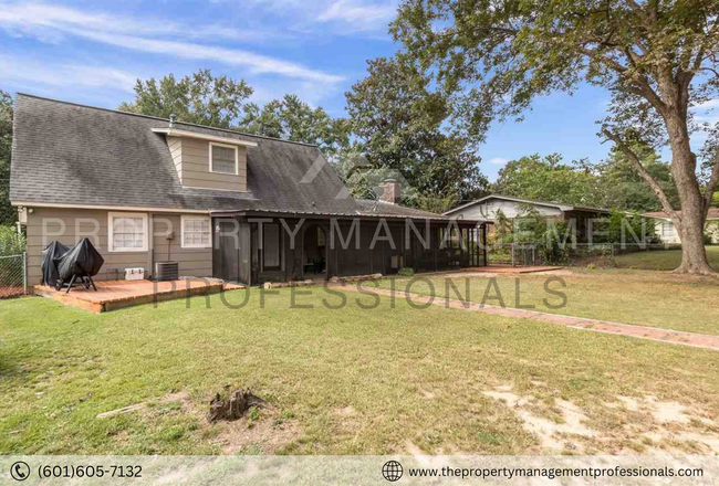 Building Photo - Spacious 4 bedroom home with a great backyard