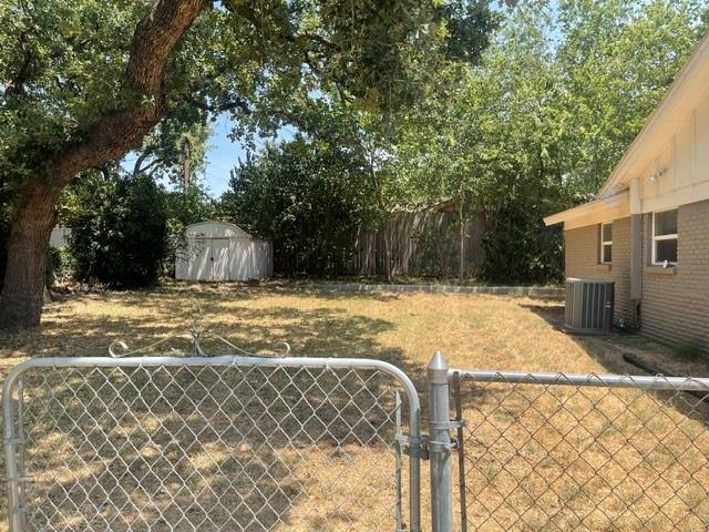 Building Photo - 2232 Shady Brook Dr