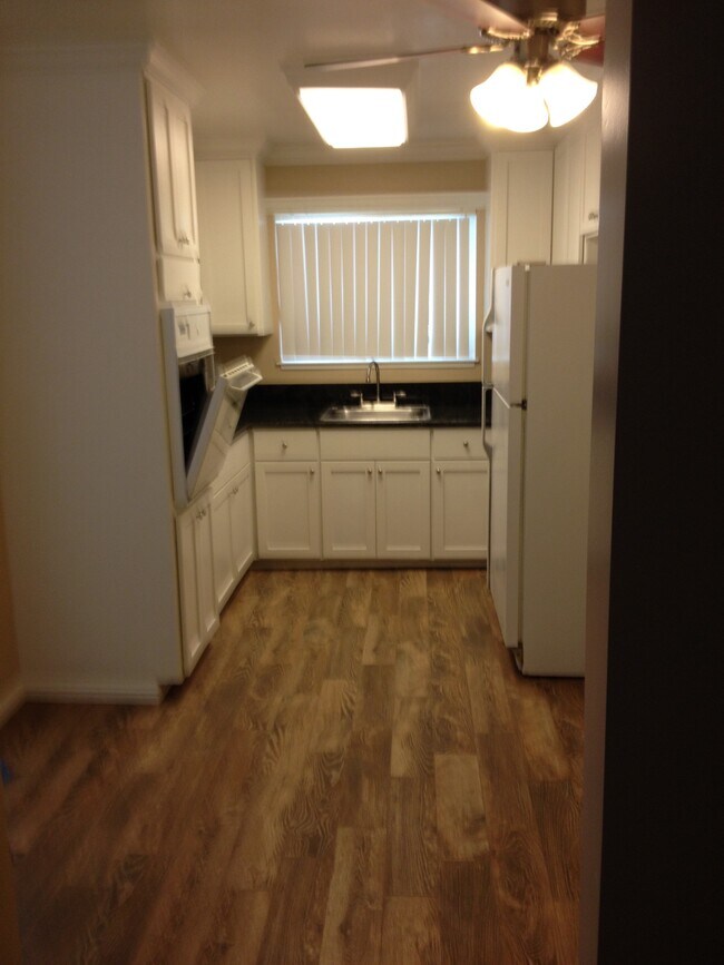 Kitchen - 1657 Ontario Dr