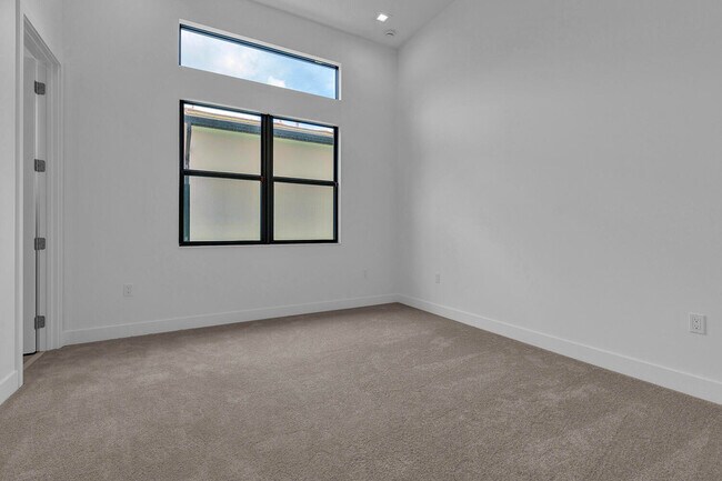 Building Photo - 9523 Riverside Pk Dr