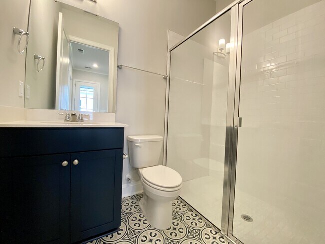 Building Photo - Luxury Living in Hampton Lake!