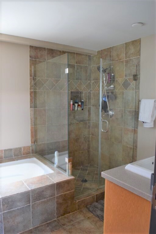 Main Bath - 400 Village Pky NE