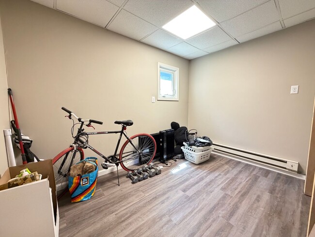 Building Photo - 2 Bedroom Home - Open August 1st!