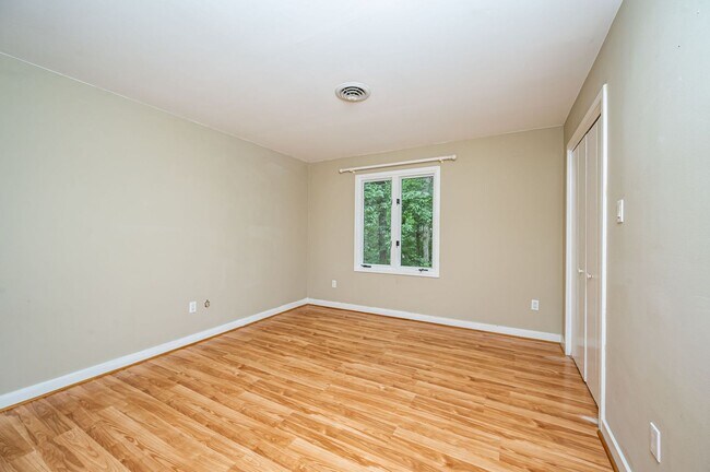 Building Photo - Exceptional Contemporary Features Privacy and a Scenic Back Yard.