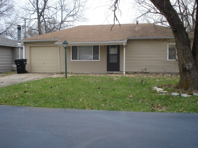 Building Photo - SINGLE FAMILY HOME