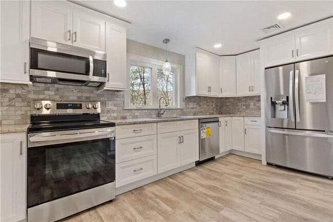 Building Photo - 595 St Paul St