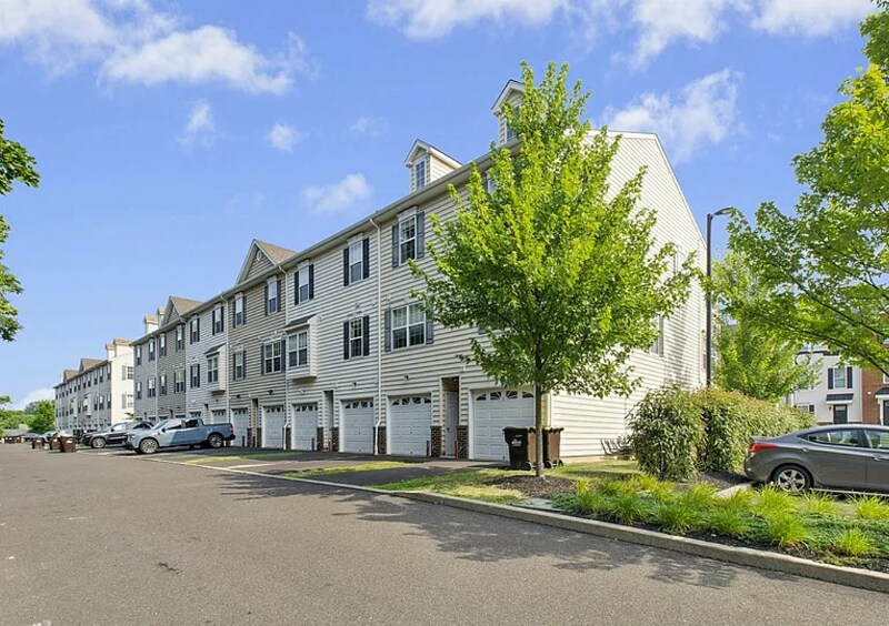 Building Photo - 14 N School Ln