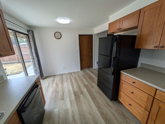 Building Photo - 7816 Samurai Dr SE