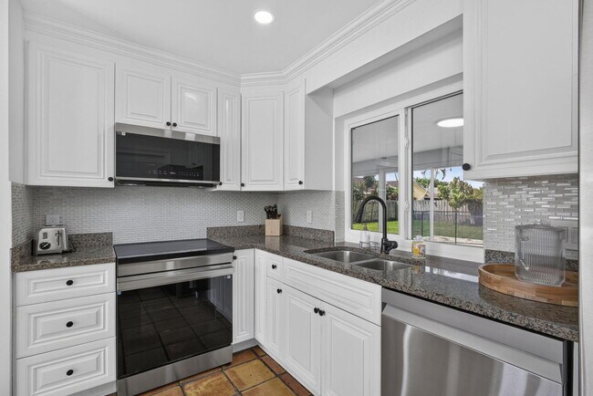 Building Photo - 11760 Inverness Cir