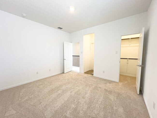 Building Photo - 2533 Olvera Ct