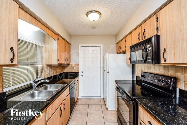 Building Photo - 201 Lambert St