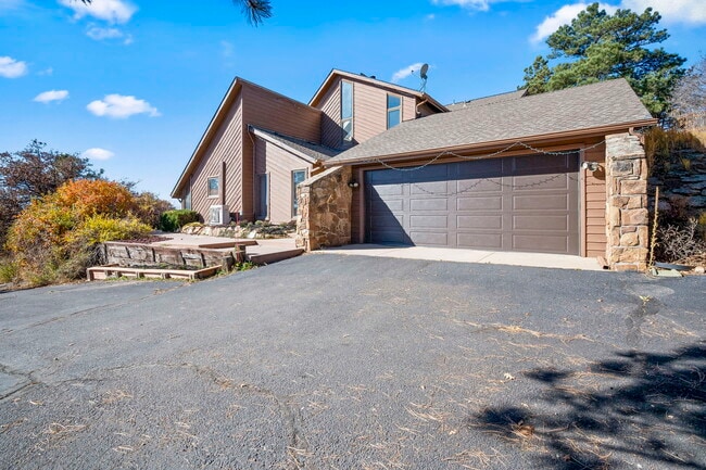 Building Photo - 1020 Walsen Rd