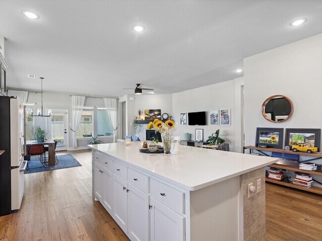 Building Photo - 2240 Lazy Dog Ln