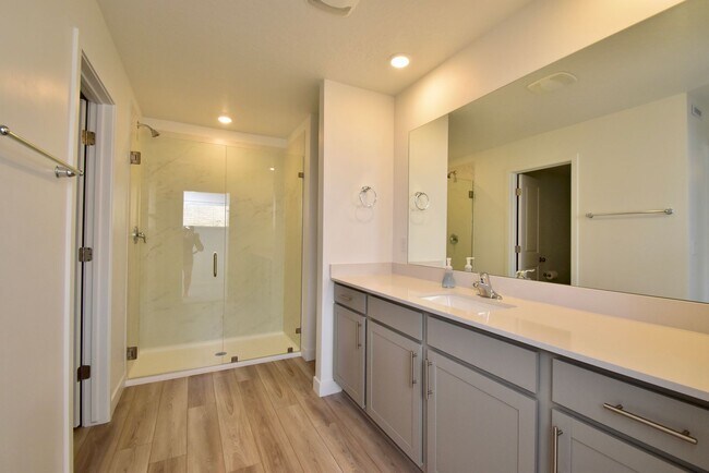 Building Photo - Spacious Saratoga Springs 4 Bed 3.5 Bath Corner Home with Stunning Views