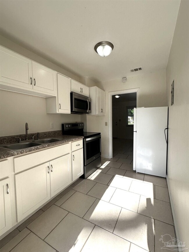 Building Photo - 120 Holmes Dr