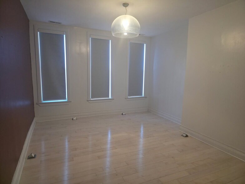 Automatic Shades in BDR - 2539 N Howard St