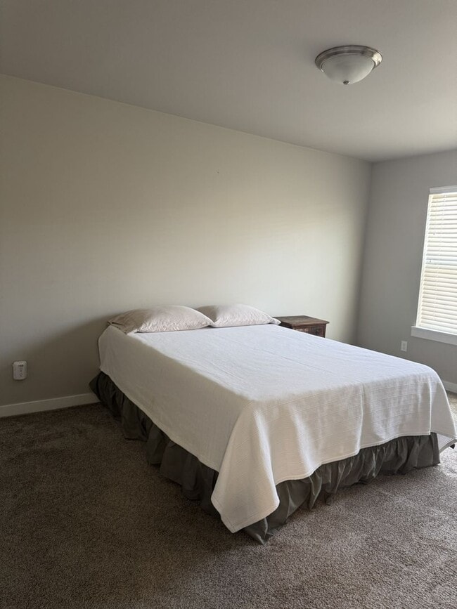 Building Photo - Furnished Hermiston Rental