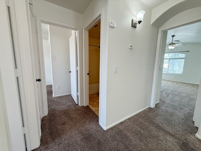 Building Photo - 4802 W Fawn Dr