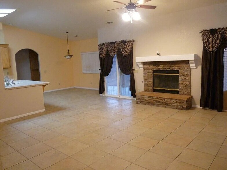 Building Photo - 16420 Los Cedros Rd