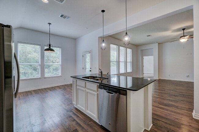 Building Photo - 3900 Sierra Vista Way