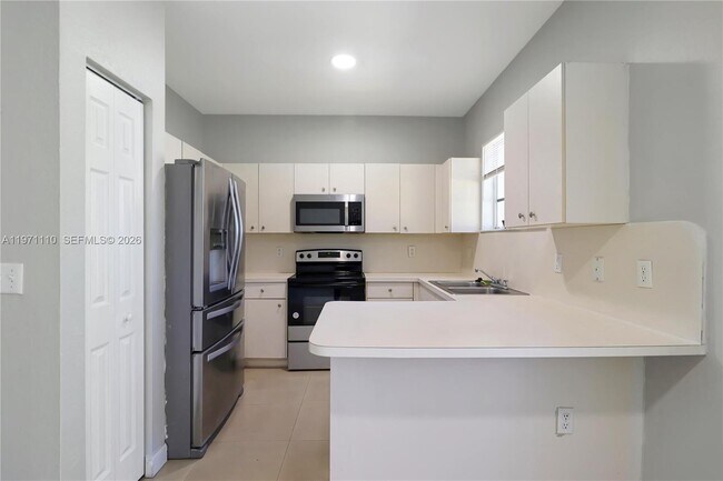 Building Photo - 373 NE 26th Pl