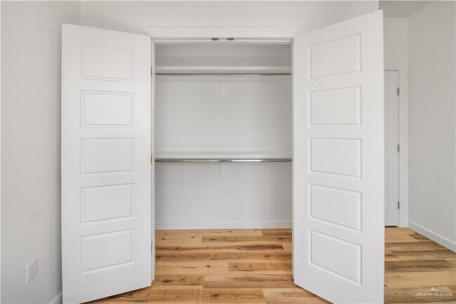 Building Photo - 21 West Dr