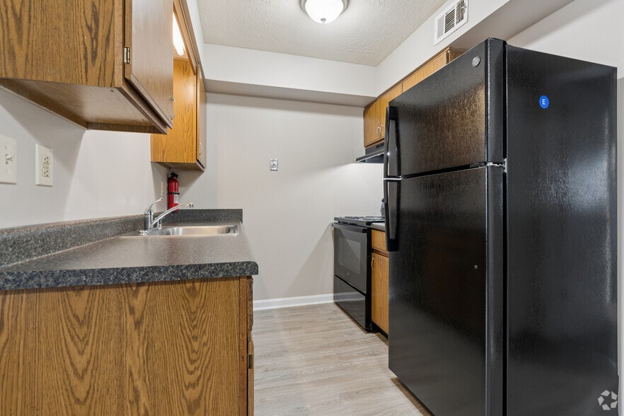1BR, 1BA - 625SF - Kitchen - Breckinridge Pointe
