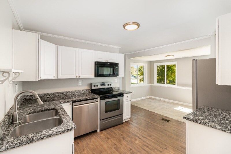 Building Photo - 6416 Walnut Dr