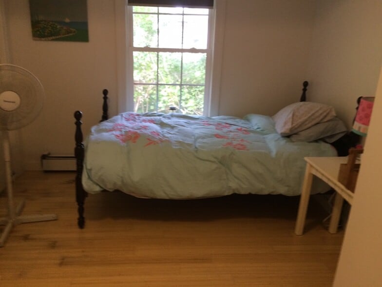 bedroom 2 - 403 Ferry Road