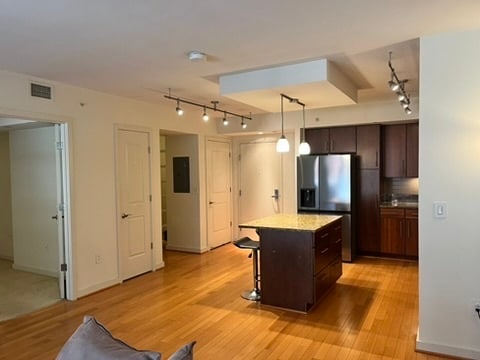 Building Photo - 1025 First St SE