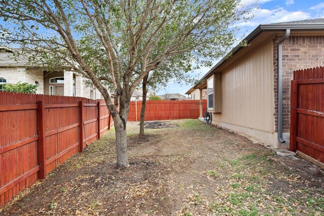 Building Photo - 101 Song Sparrow Cv