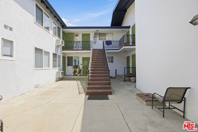 Building Photo - 4916 Hazeltine Ave
