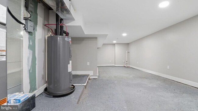 Building Photo - 917 N Gilmor St