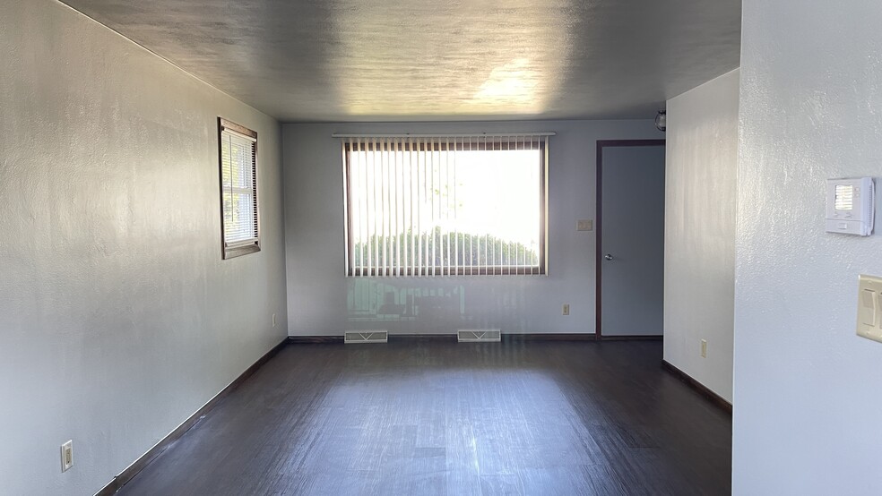 Living room - 1279 Meadow Ln