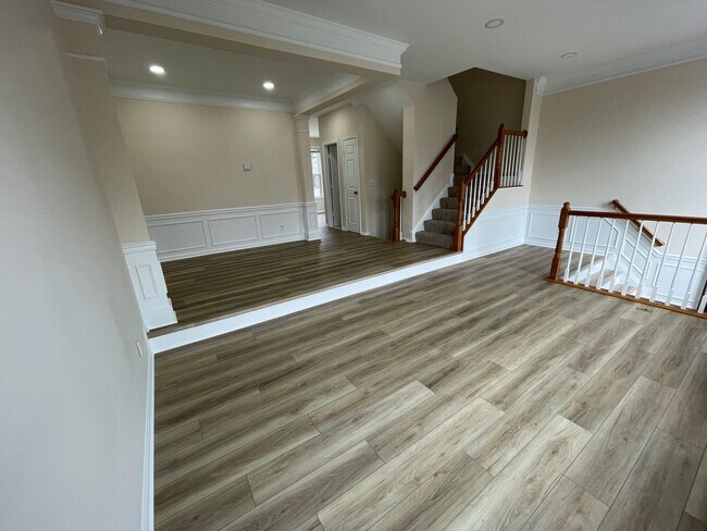 Building Photo - Elegant And Spacious 3 Bed 3.5 Bath Townhome In Vibrant Loudon Parkway Center