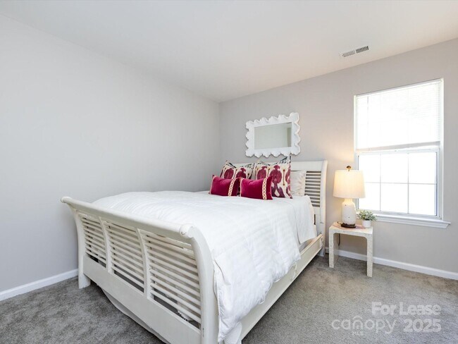 Building Photo - 7731 Ivy Hollow Dr