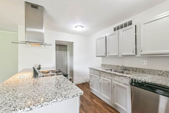 Building Photo - 14634 Dartwood Dr