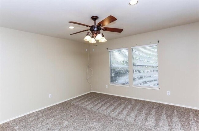 Building Photo - 730 Redwing Pl Dr