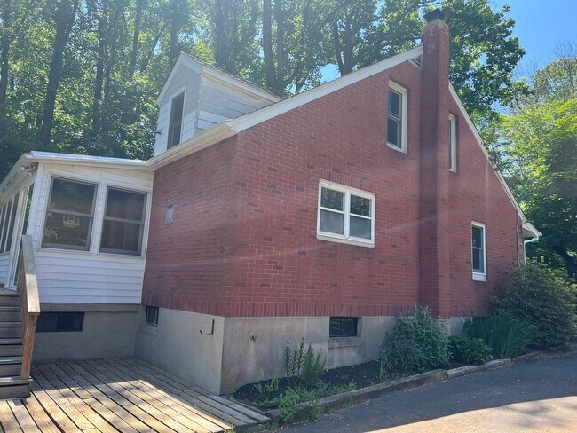 Building Photo - Quakertown Cape in Private Setting